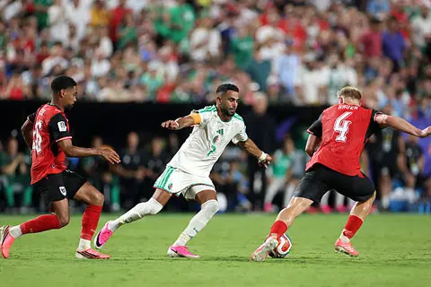 إيران في مهب الريح.. تعادل درامي يمنح الجزائر والنمسا التأهل لدور الـ32 بكأس العالم